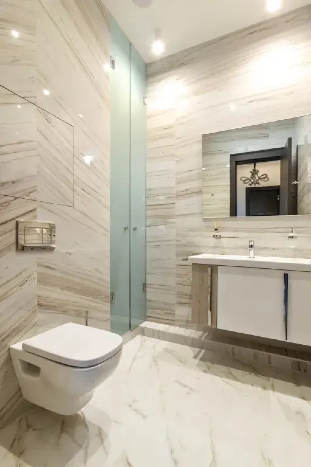 Romantic apart on 71 floor