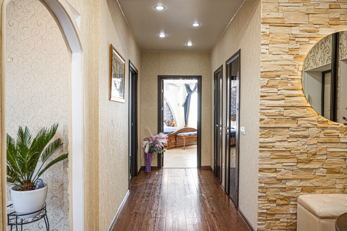 Квартира 100-метровая 3-х комнатная в современном районе