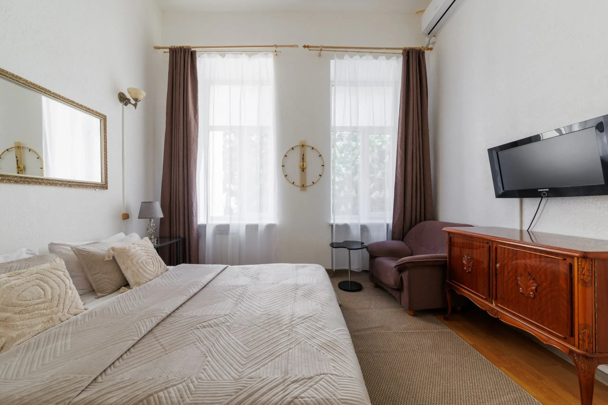 Апартаменты 4 спальни на Владимирском