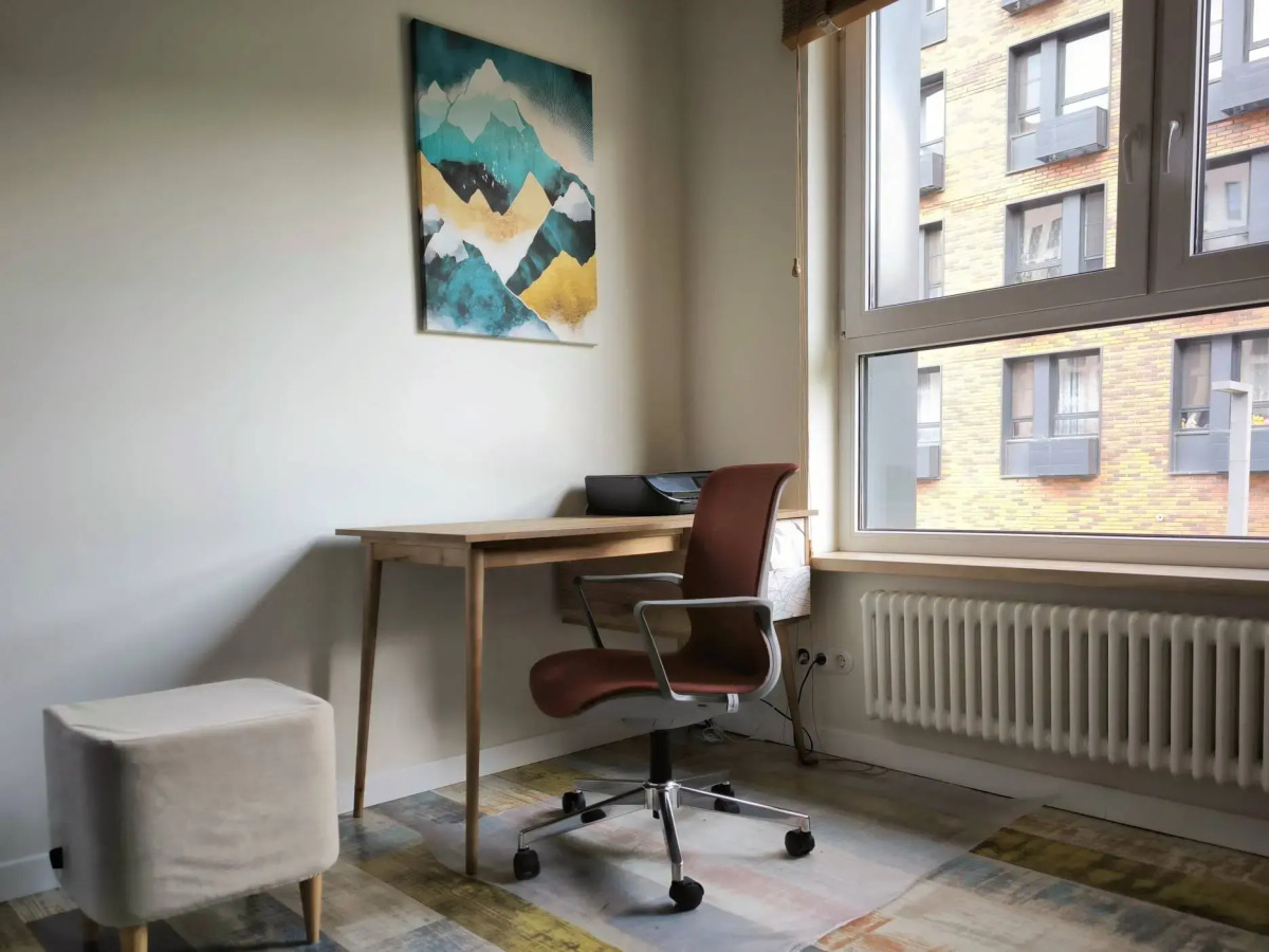 Квартира Комфортная с Просторной Гостиной, Спальней, Детской, Кабинетом и Двумя Санузлами