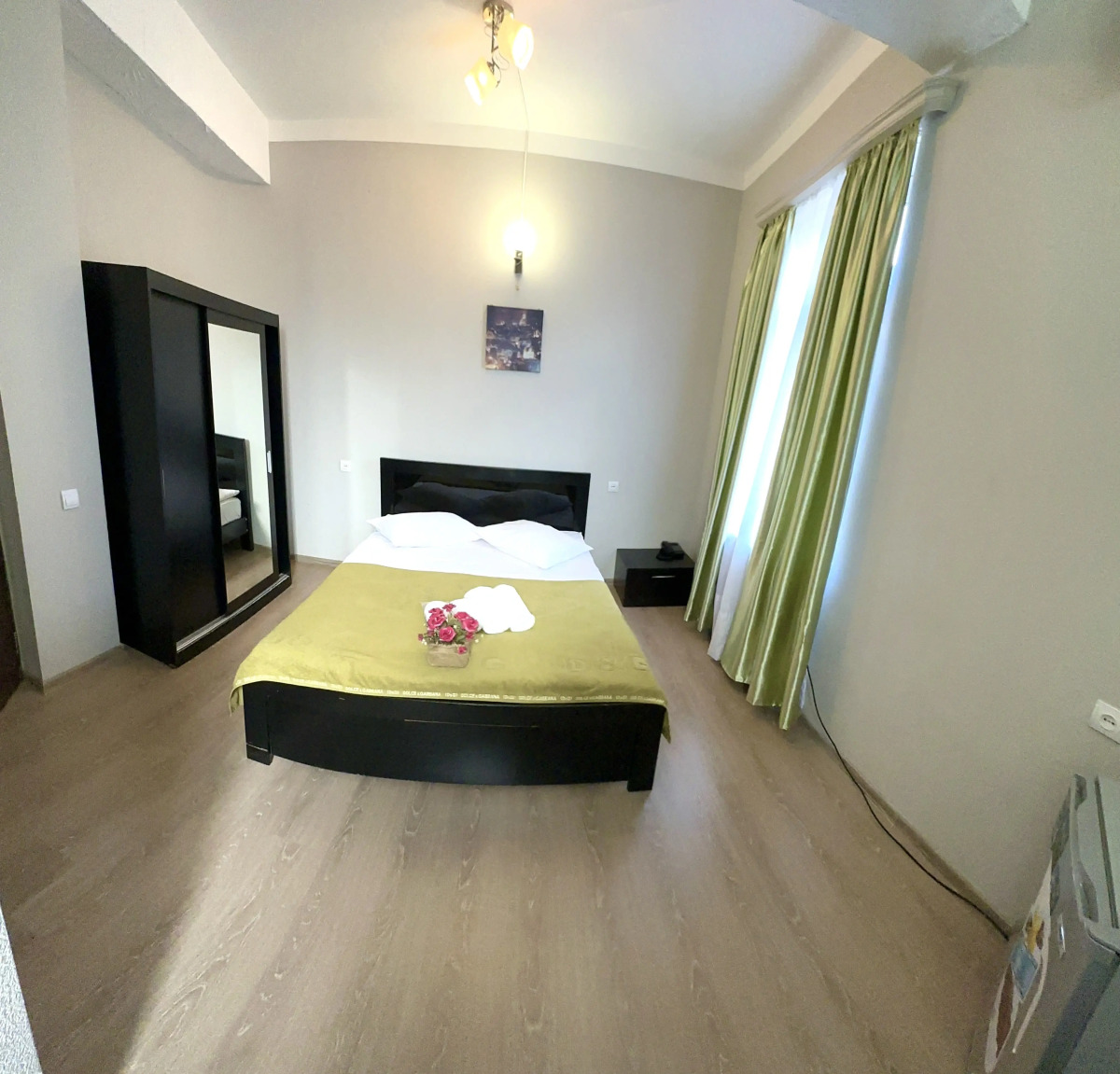 Отель Qeroli old town