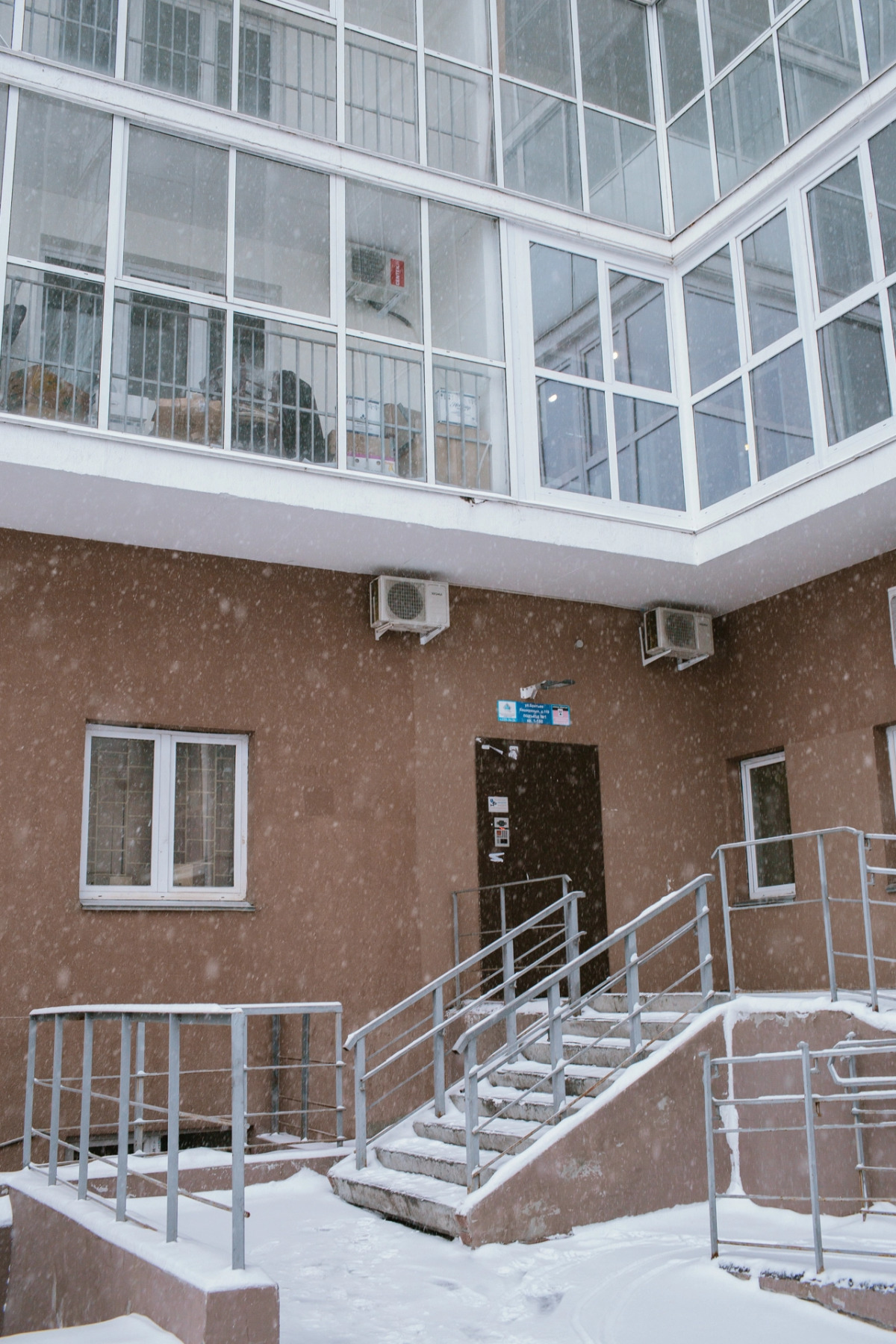 Апартаменты с Видом на Город и Парк в Спальном Районе