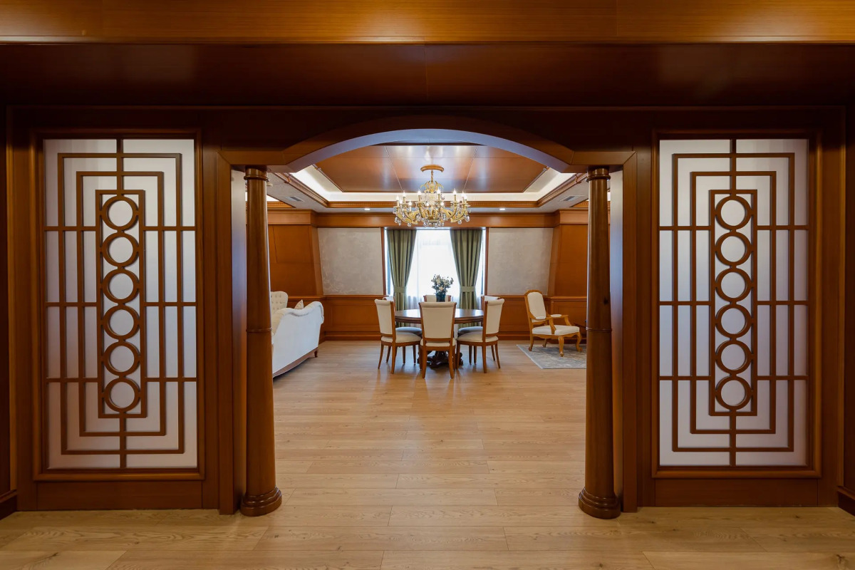 Отель London 1889 & Casino