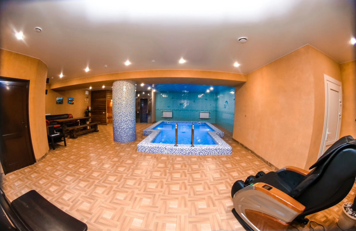 Отель Корона