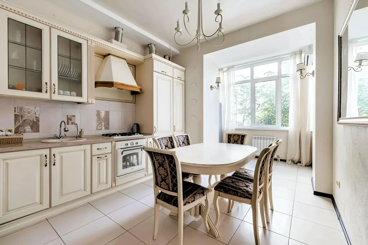 Квартира Двухкомнатная Классическая на Большой Красной 63