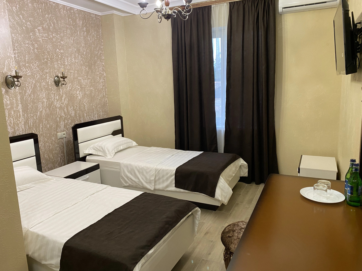 Отель Амаро