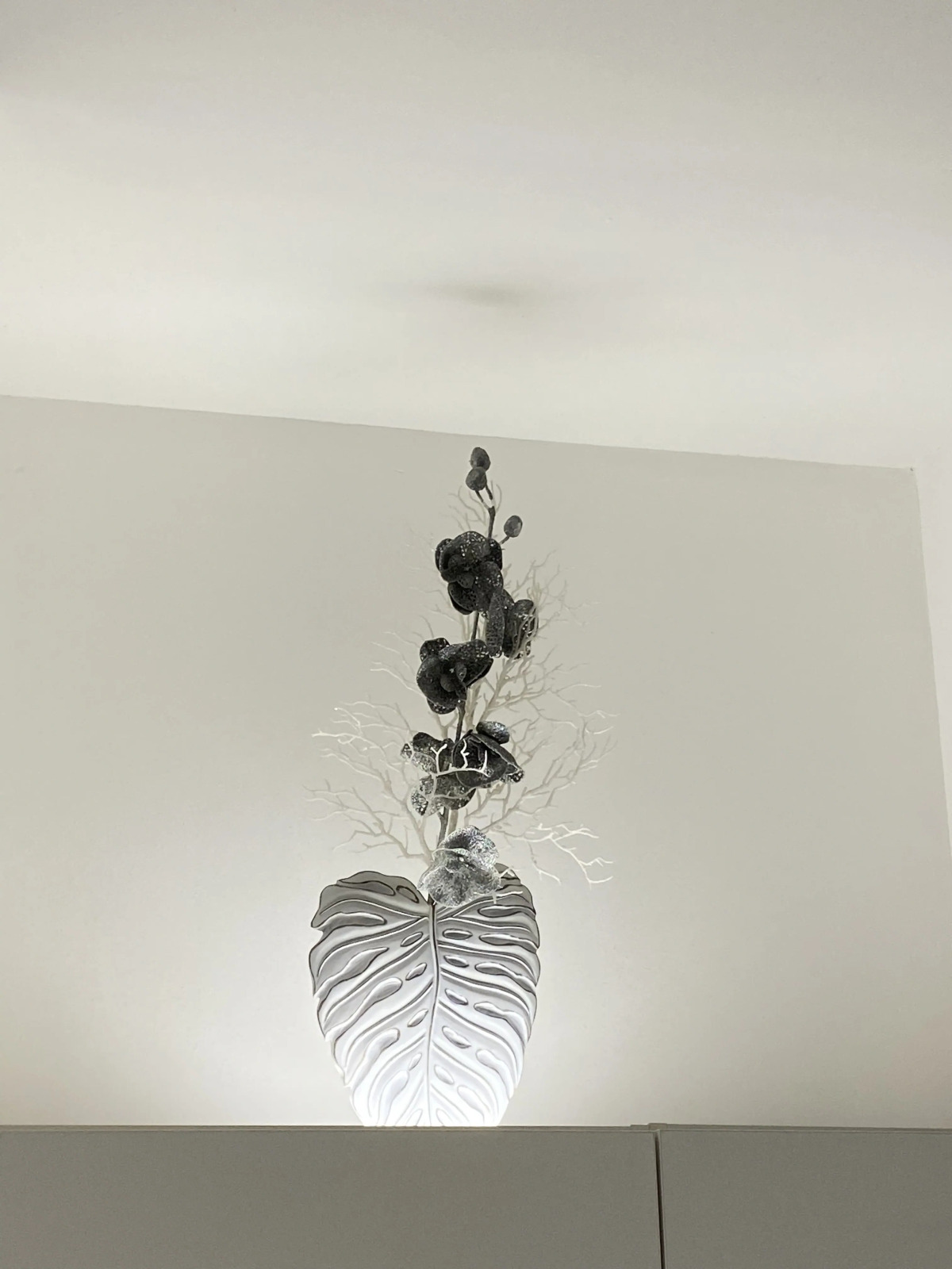 Апартаменты в современном стиле с камином