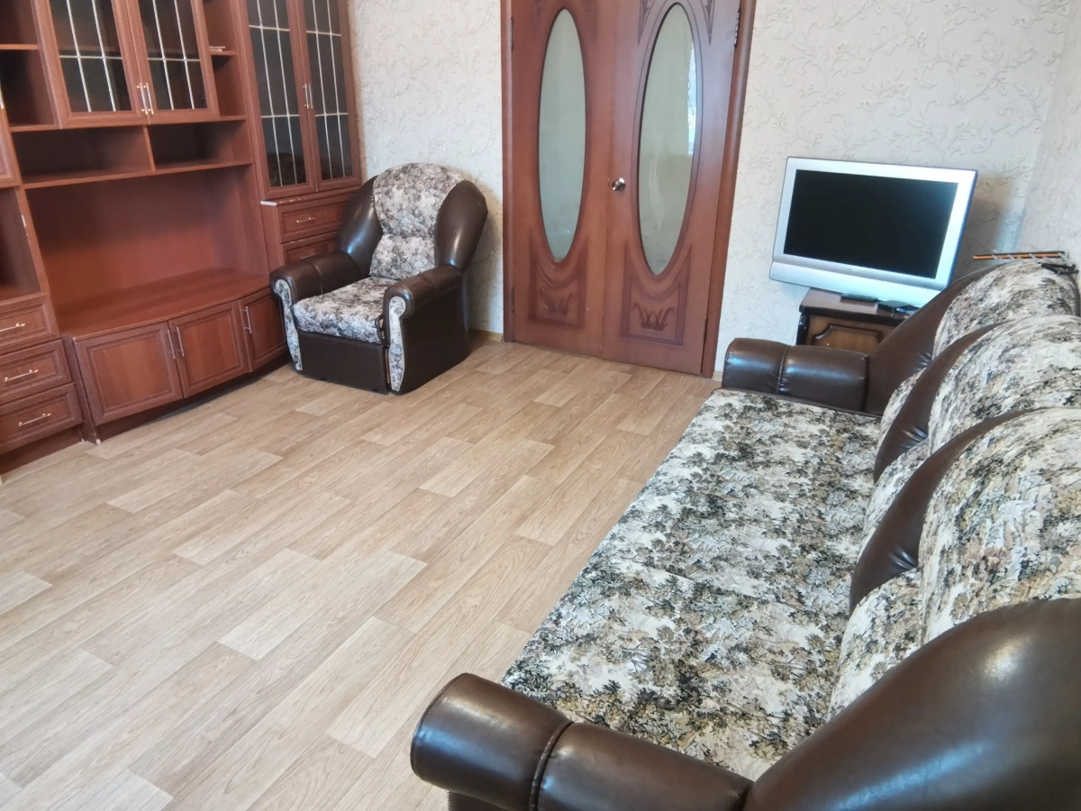 Апартаменты Трехкомнатные Sutki Vip на Ватутина 6