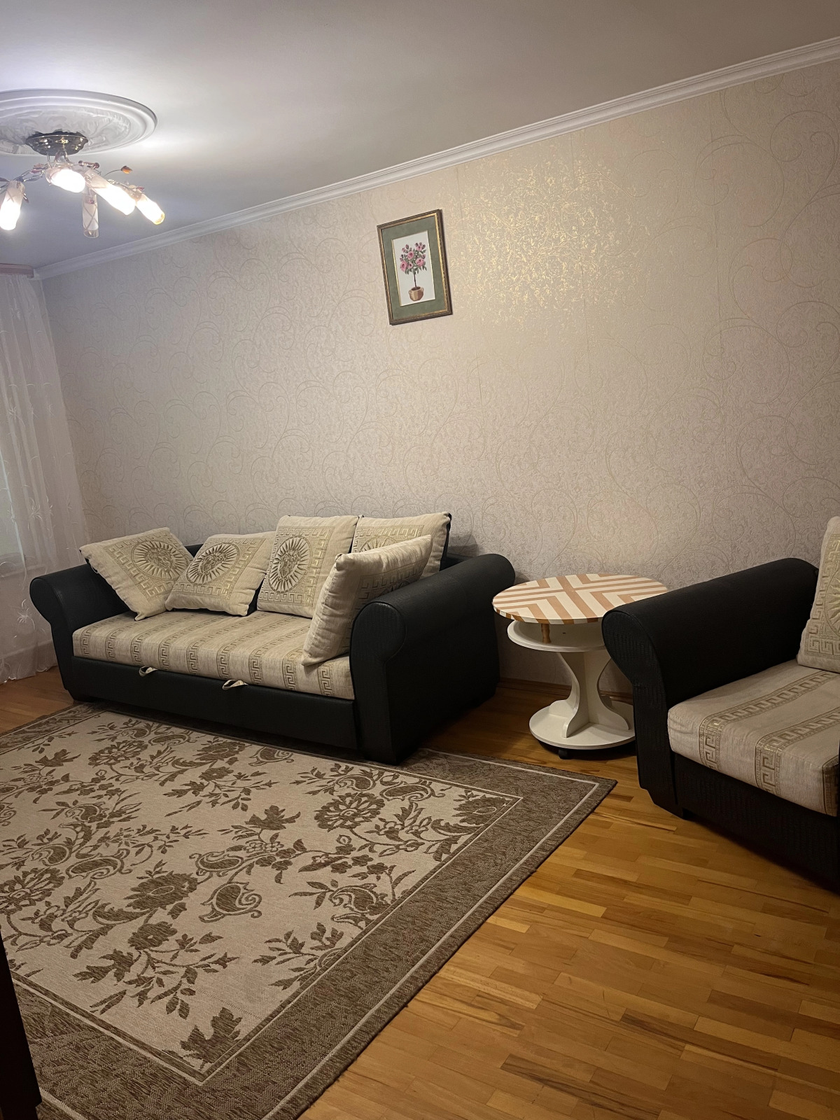 Апартаменты 3-х комнатная квартира в удобном районе