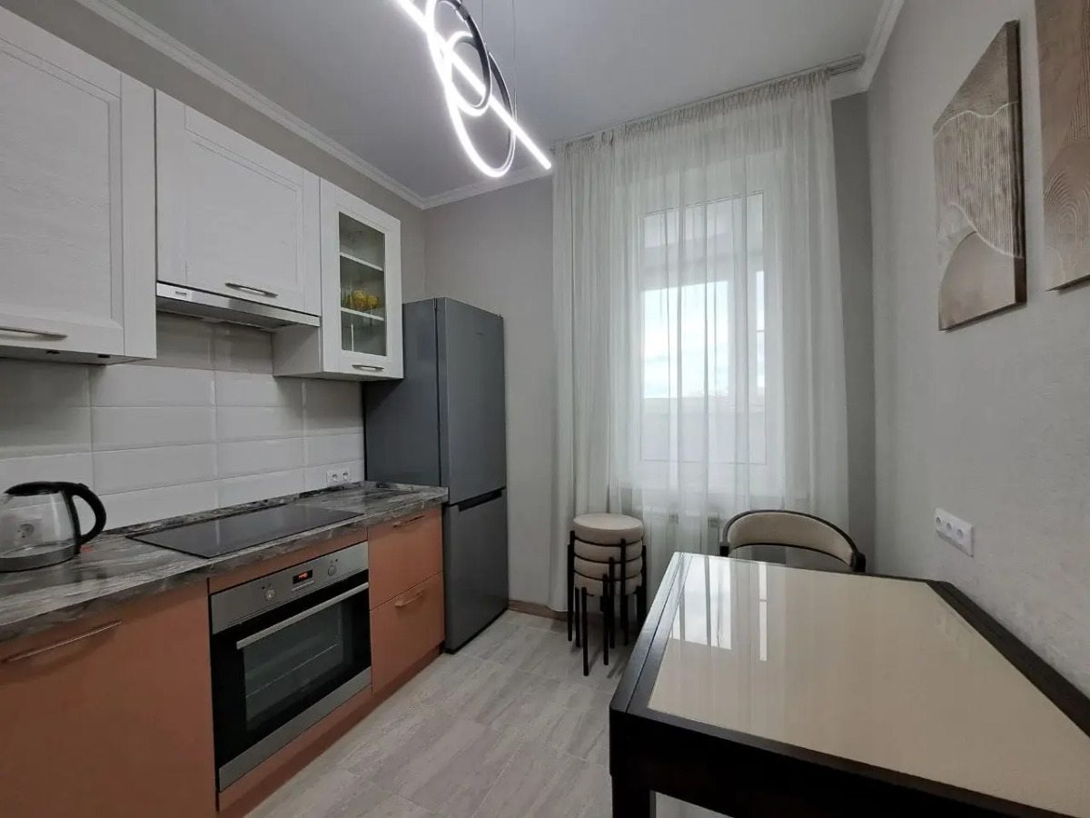 Жилое помещение 2-к квартира у метро Молодежная с яркими закатами