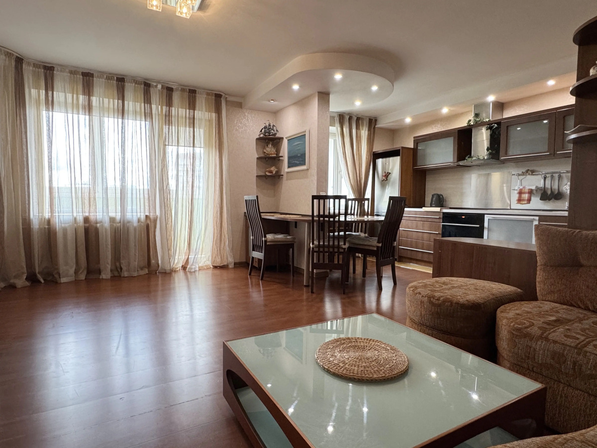 Квартира Трехкомнатная на 9 Апреля