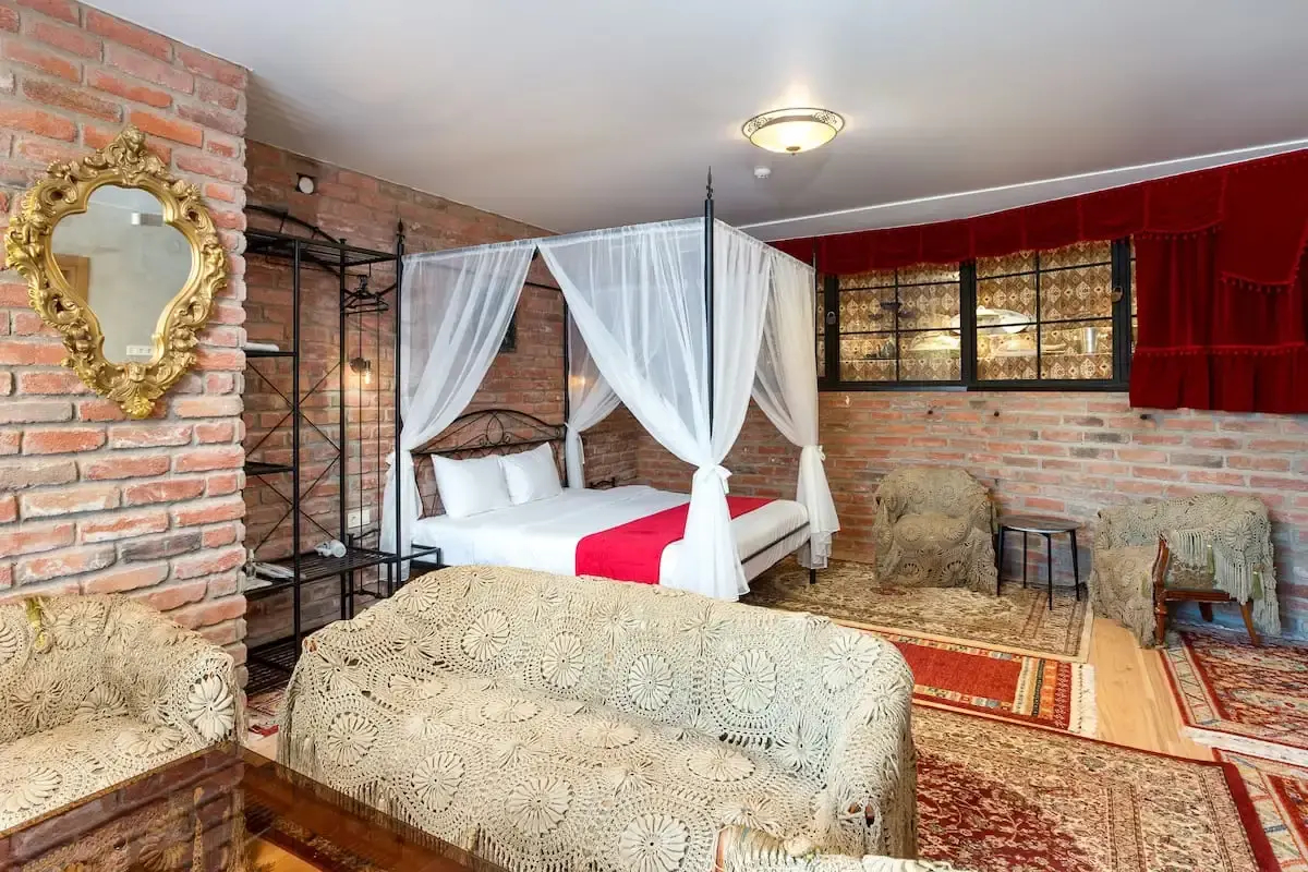 Brooch Boutique Hotel