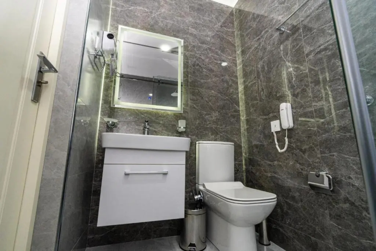 Отель Garnet Mir