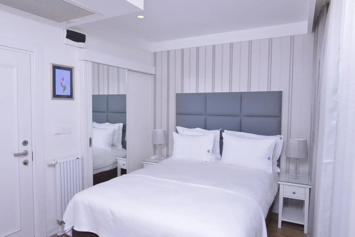 Отель Ten Rooms Istanbul Hotel