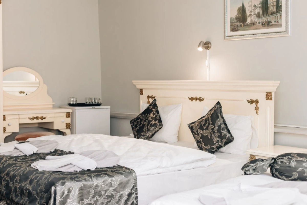 Отель Safran Suites