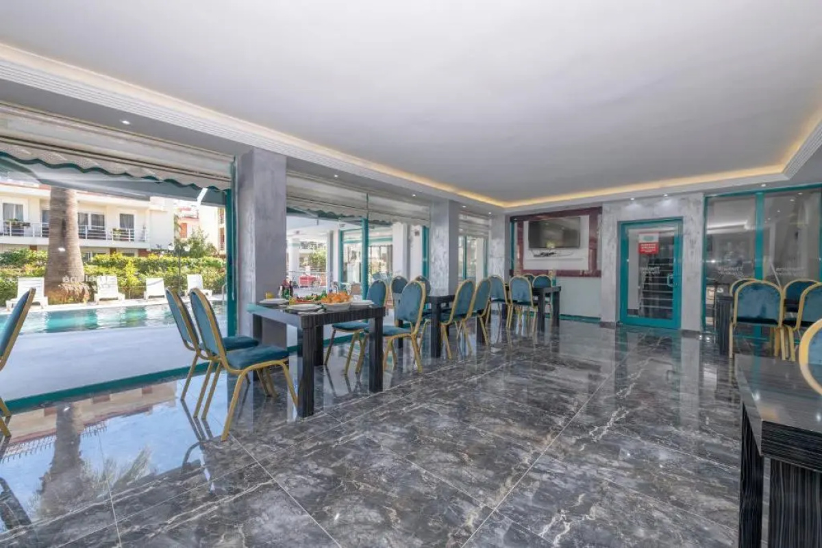 Theluna City Hotel