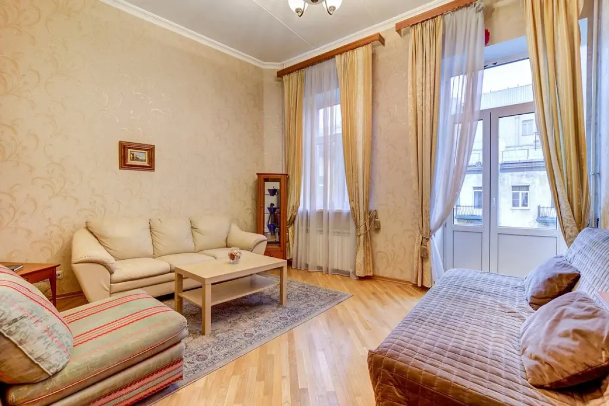 Квартира Трёхкомнатная с изолированными комнатами и балконом