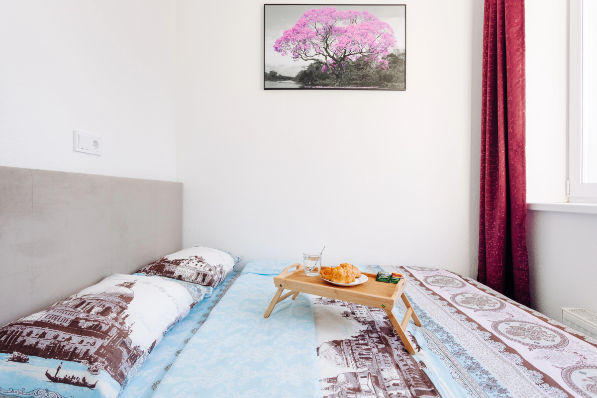 Апартаменты UyutnoEKB ЖК Артек 6 этаж с спальней