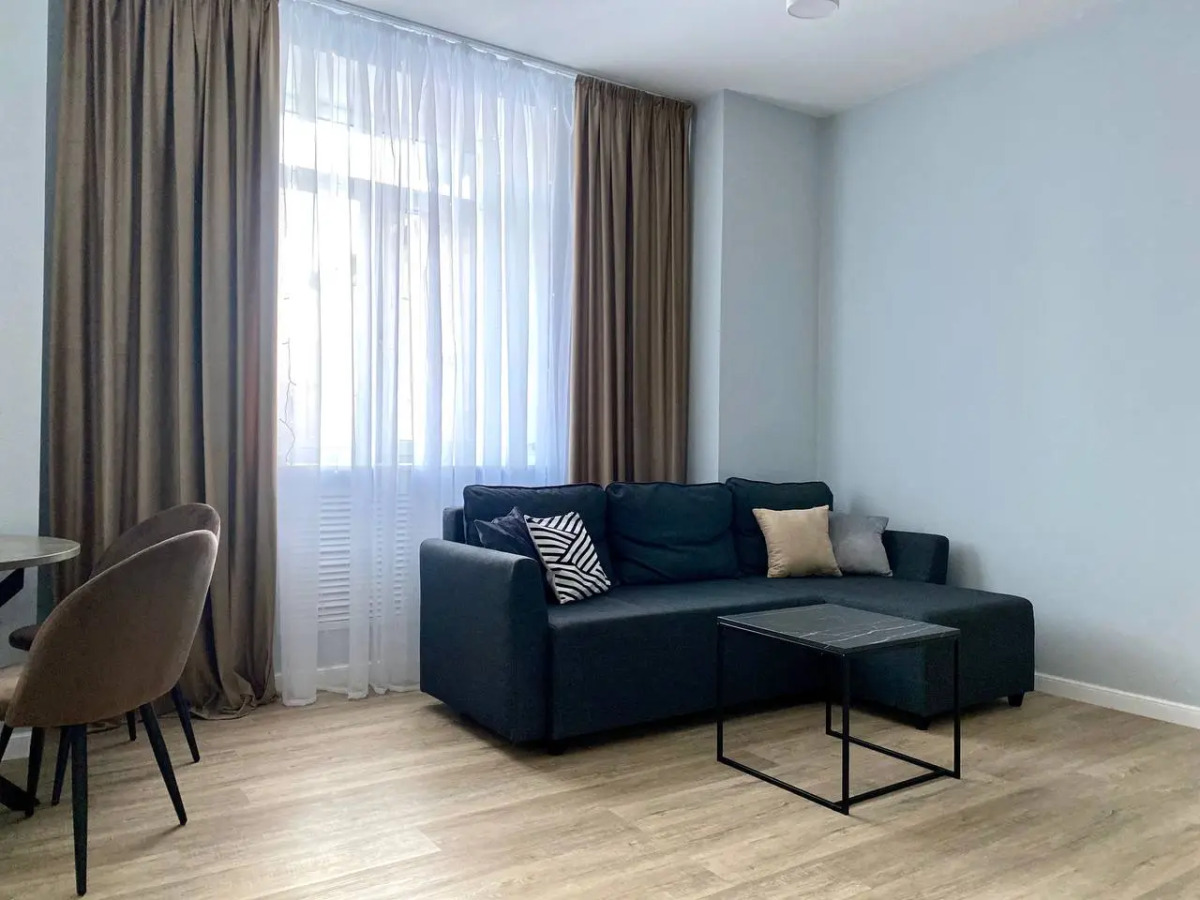 Апартаменты трехкомнатные рядом с набережной