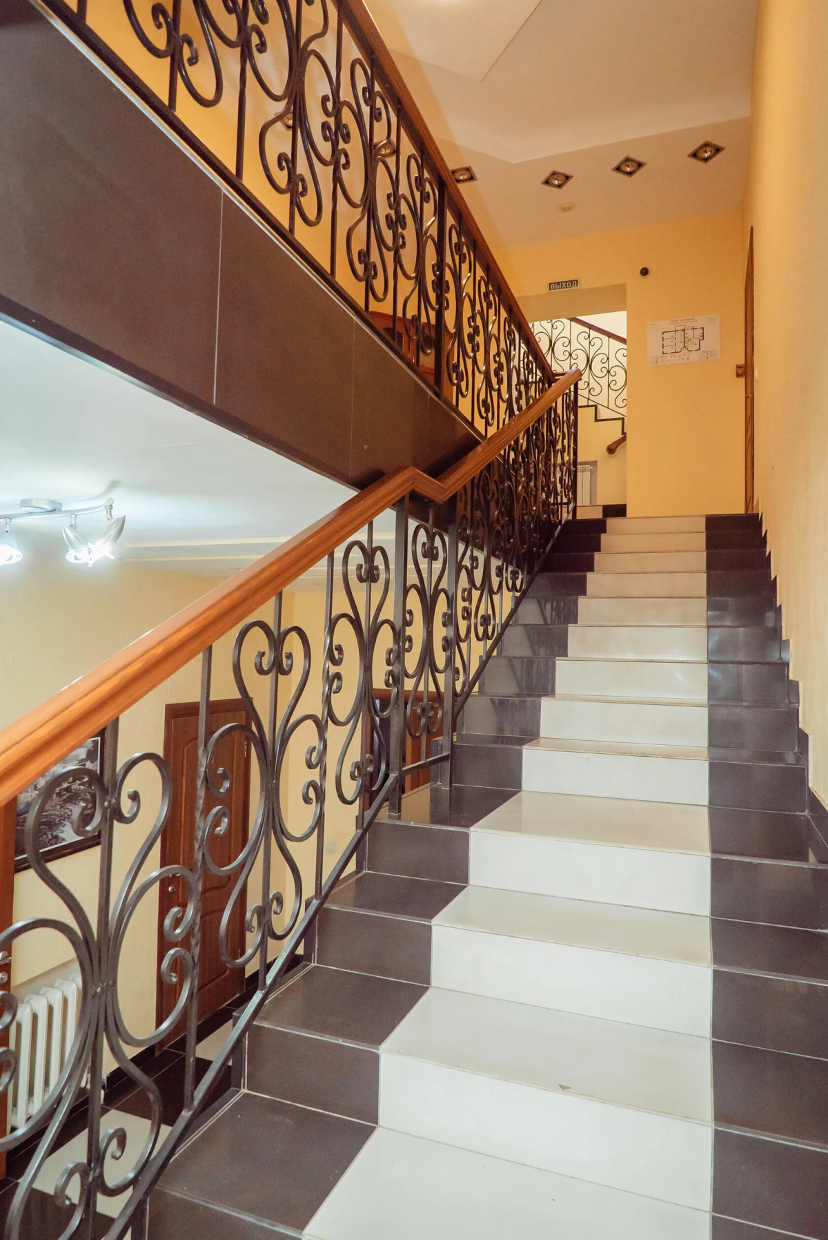 Отель Корона