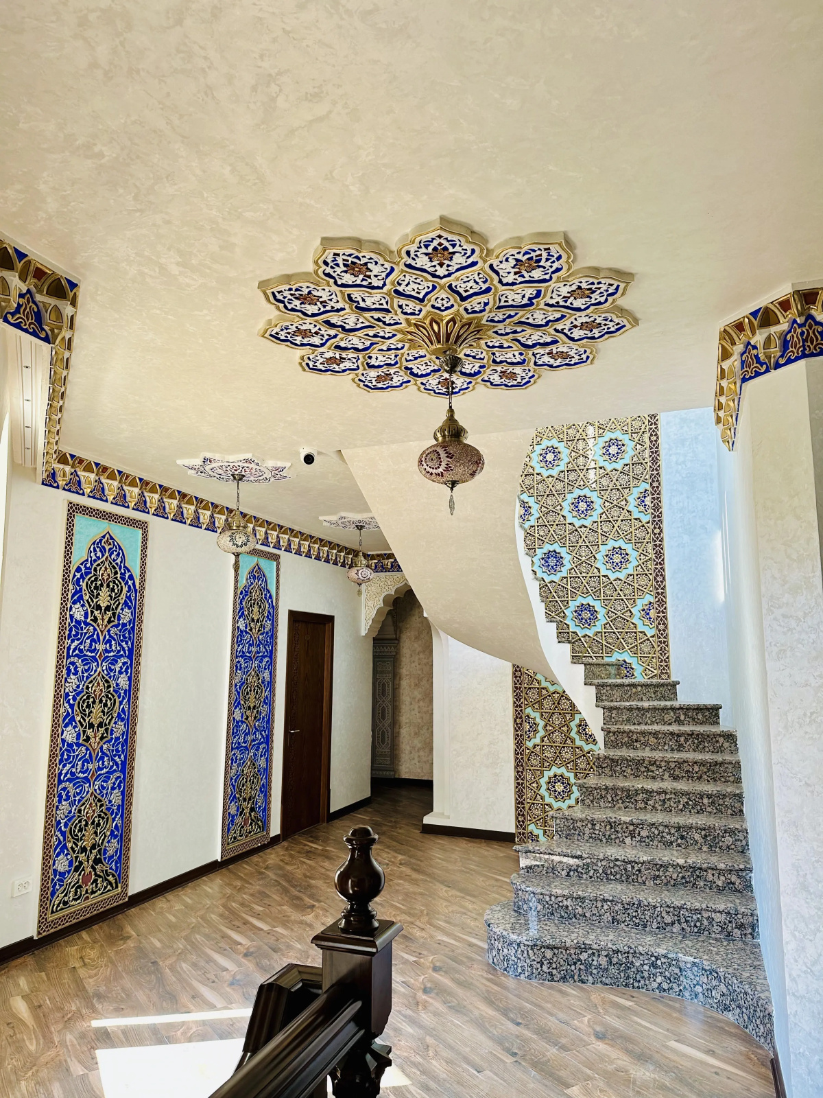 Отель Ayvan Plaza