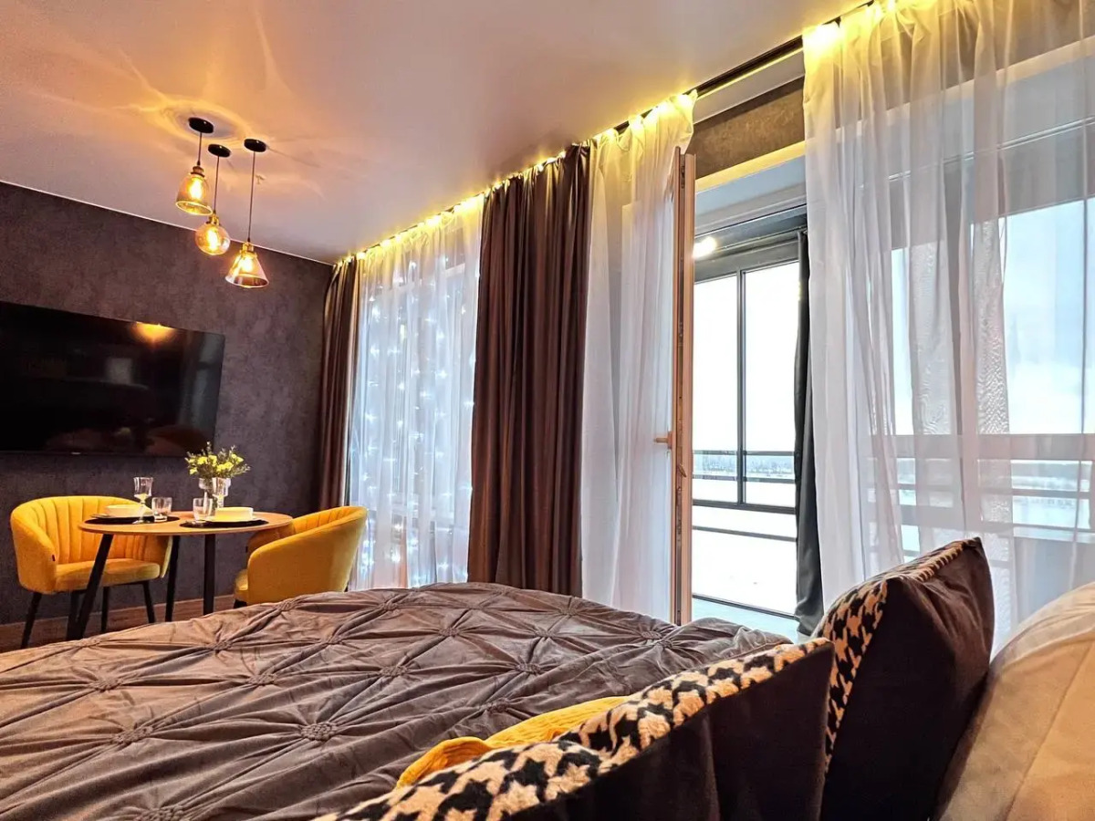 Апартаменты УHИKAЛЬНAЯ СTУДИЯ С МИНИ-БАСCЕЙHОМ НA ДВOИХ!