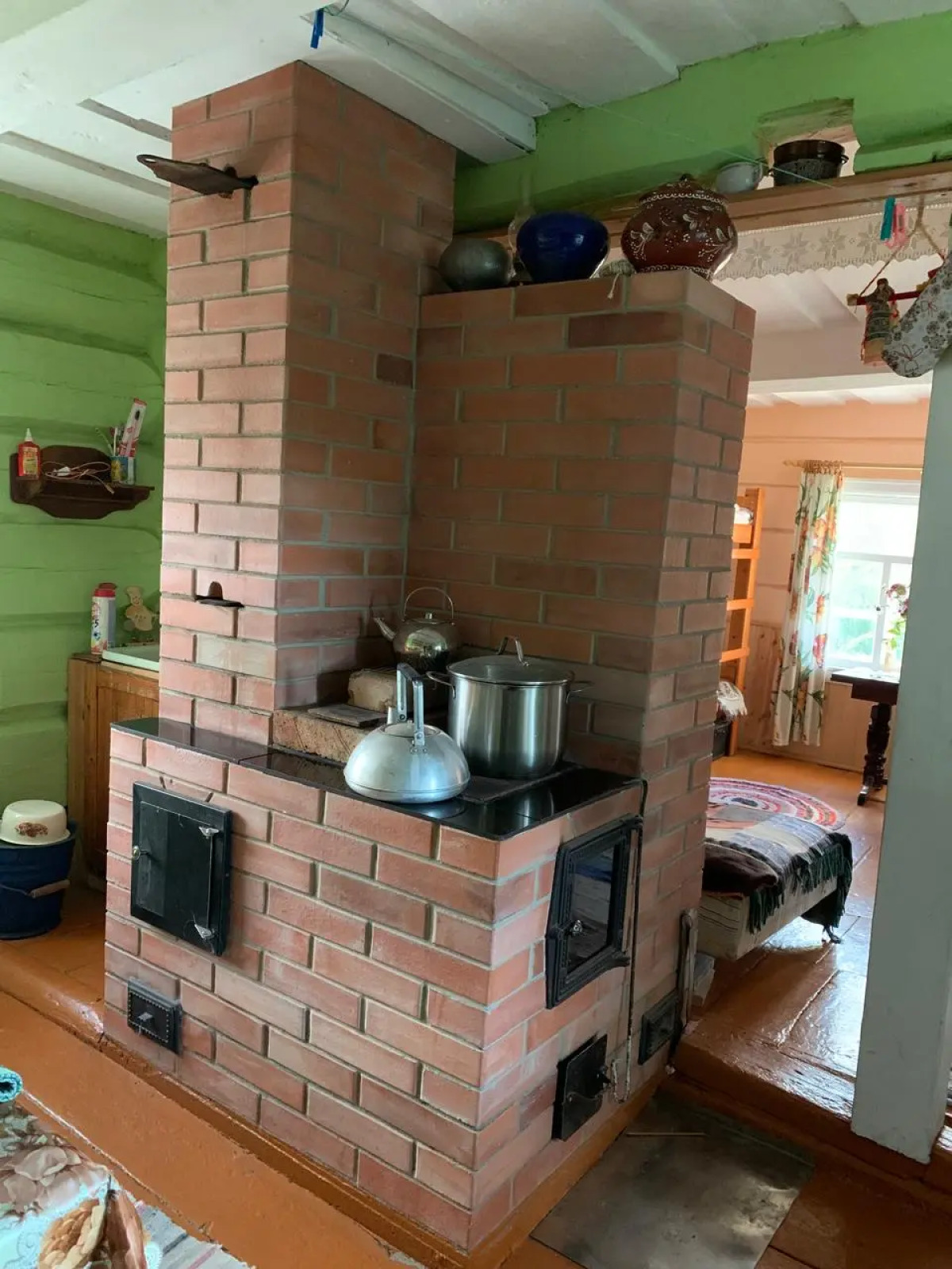 Частный дом в городе Петрозаводске с красивым уединённым участком и баней