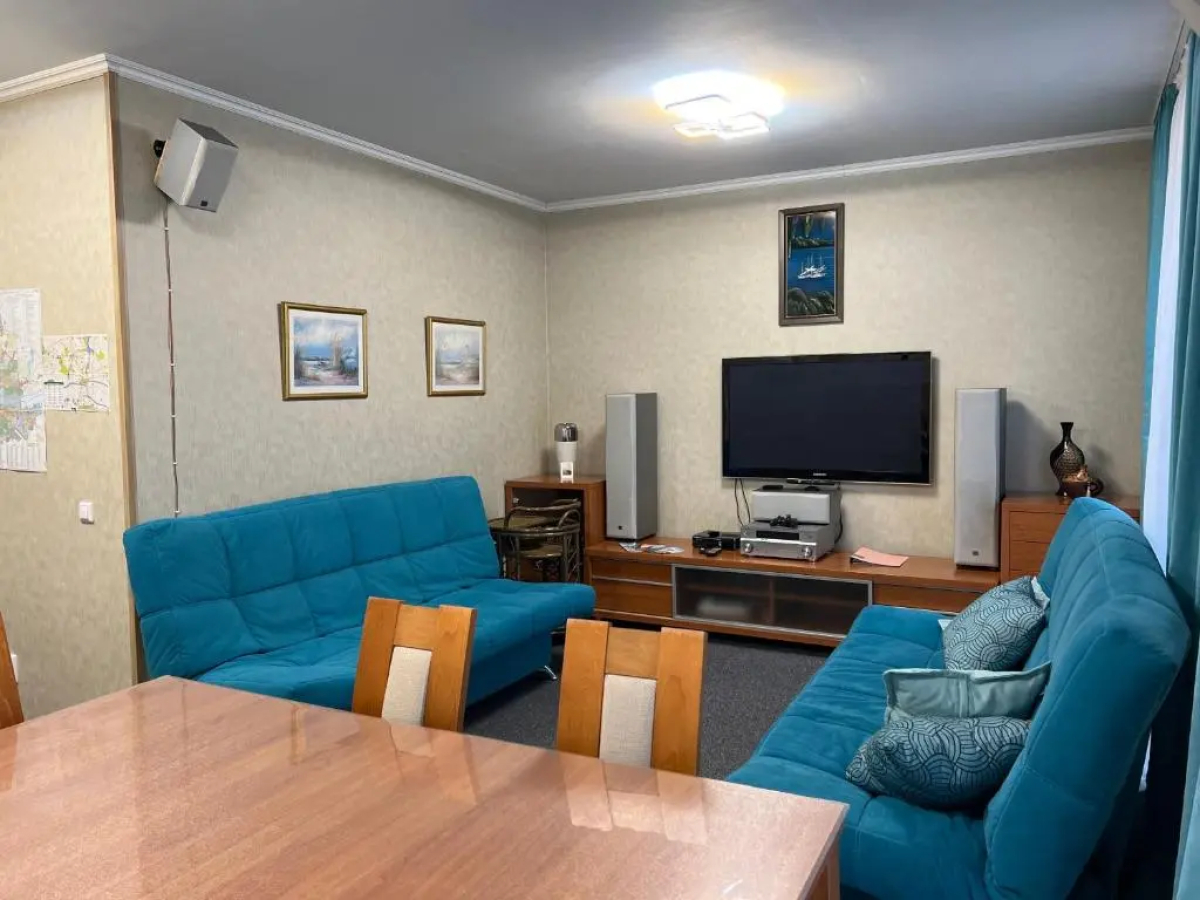 Апартаменты 3 комнаты в Центре рядом с Электричкой на Море