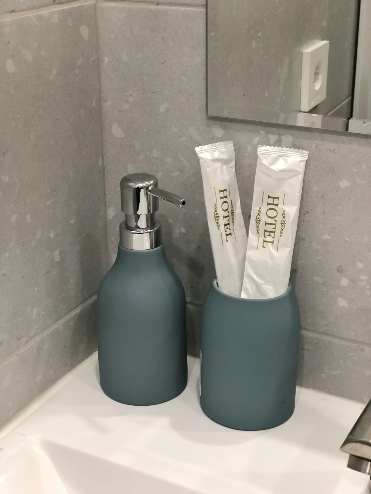 Апартаменты Озеро возле Аэропорта на 2 Гостя