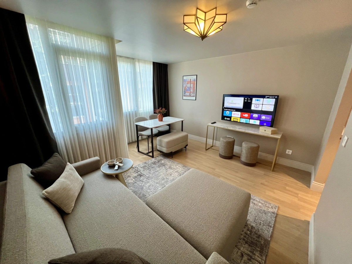 Отель Weingart Suites