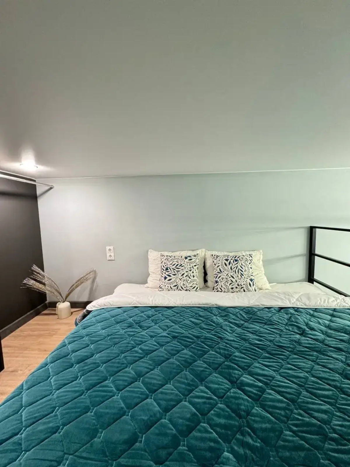 Двухуровневые Апартаменты на Нагорной с красивым видом из окна