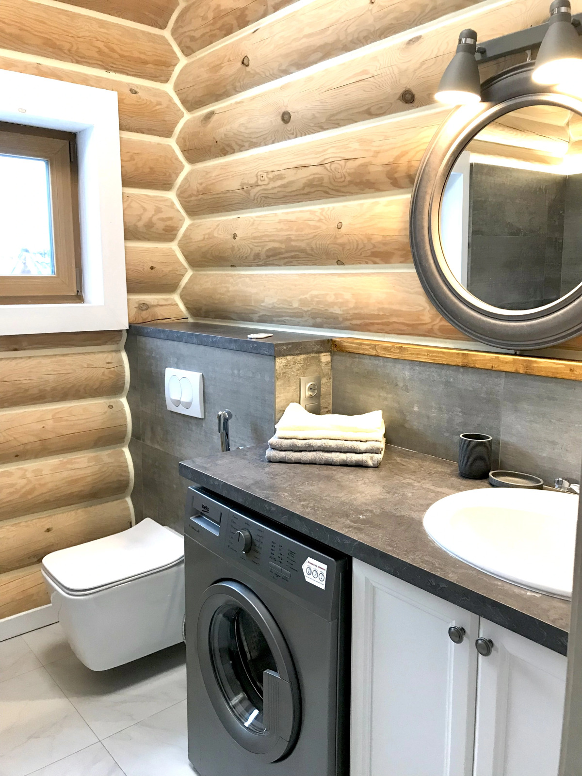 Шале на Скале с Видом на Озеро