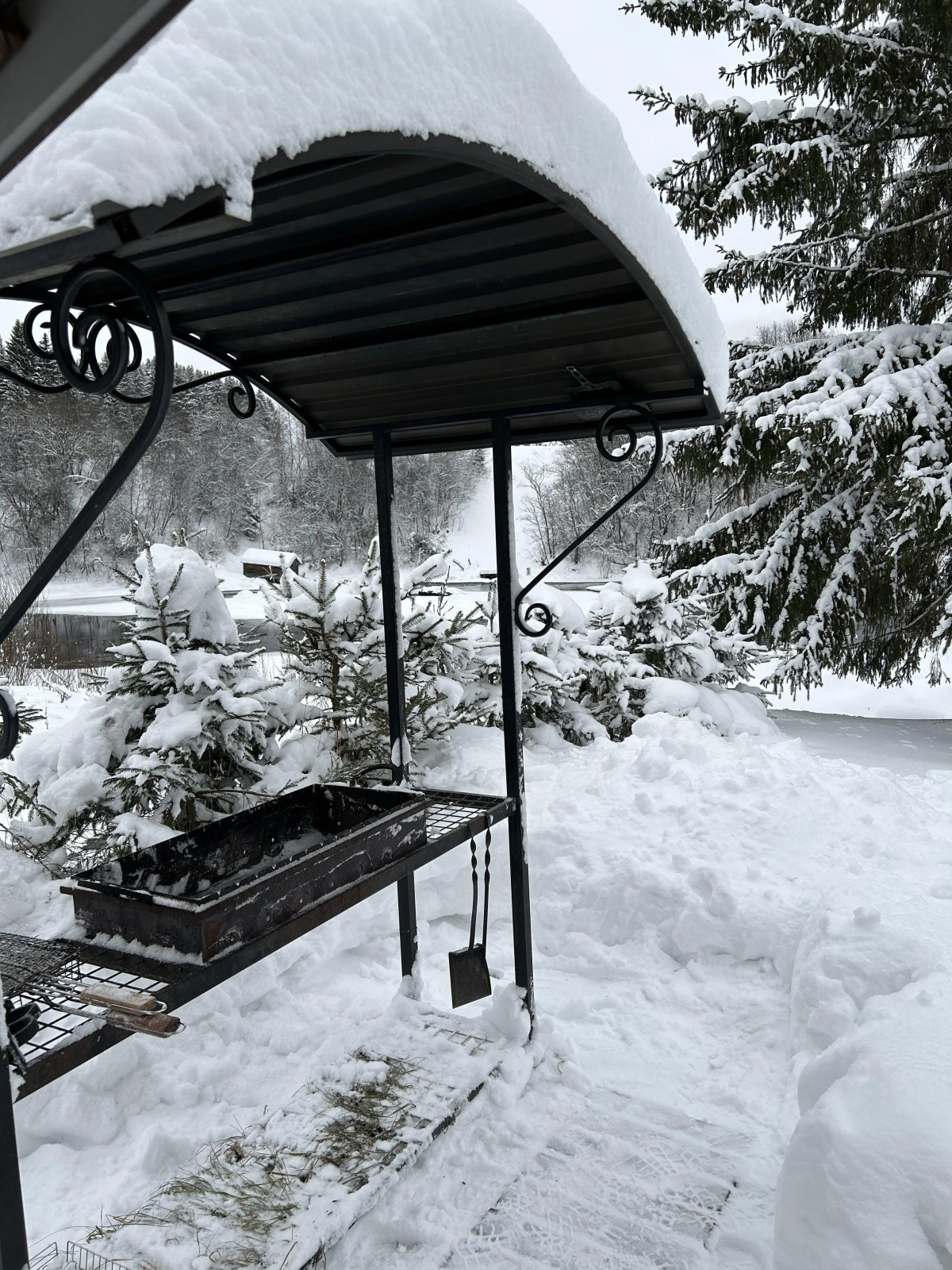 Частный Дом На Берегу Реки