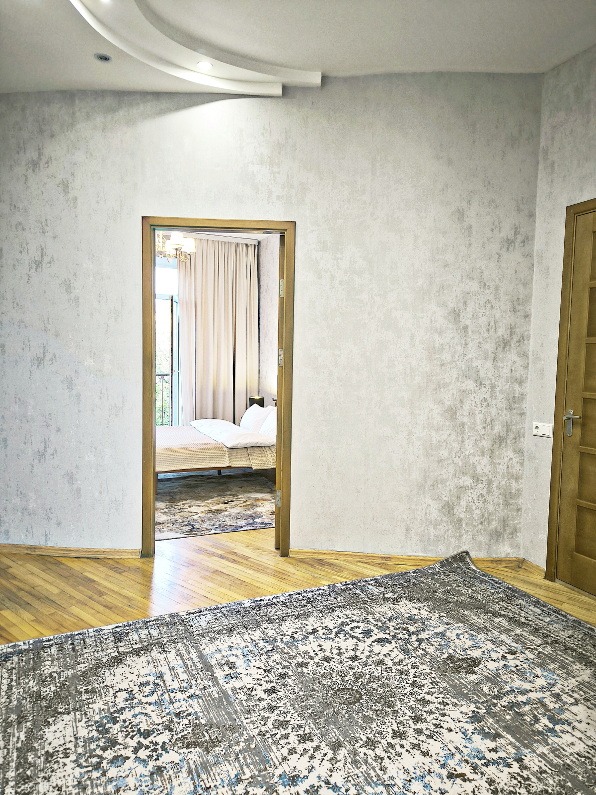 Апартаменты Центр Легендарный Дом под Шпилем | Огромная Трёшка