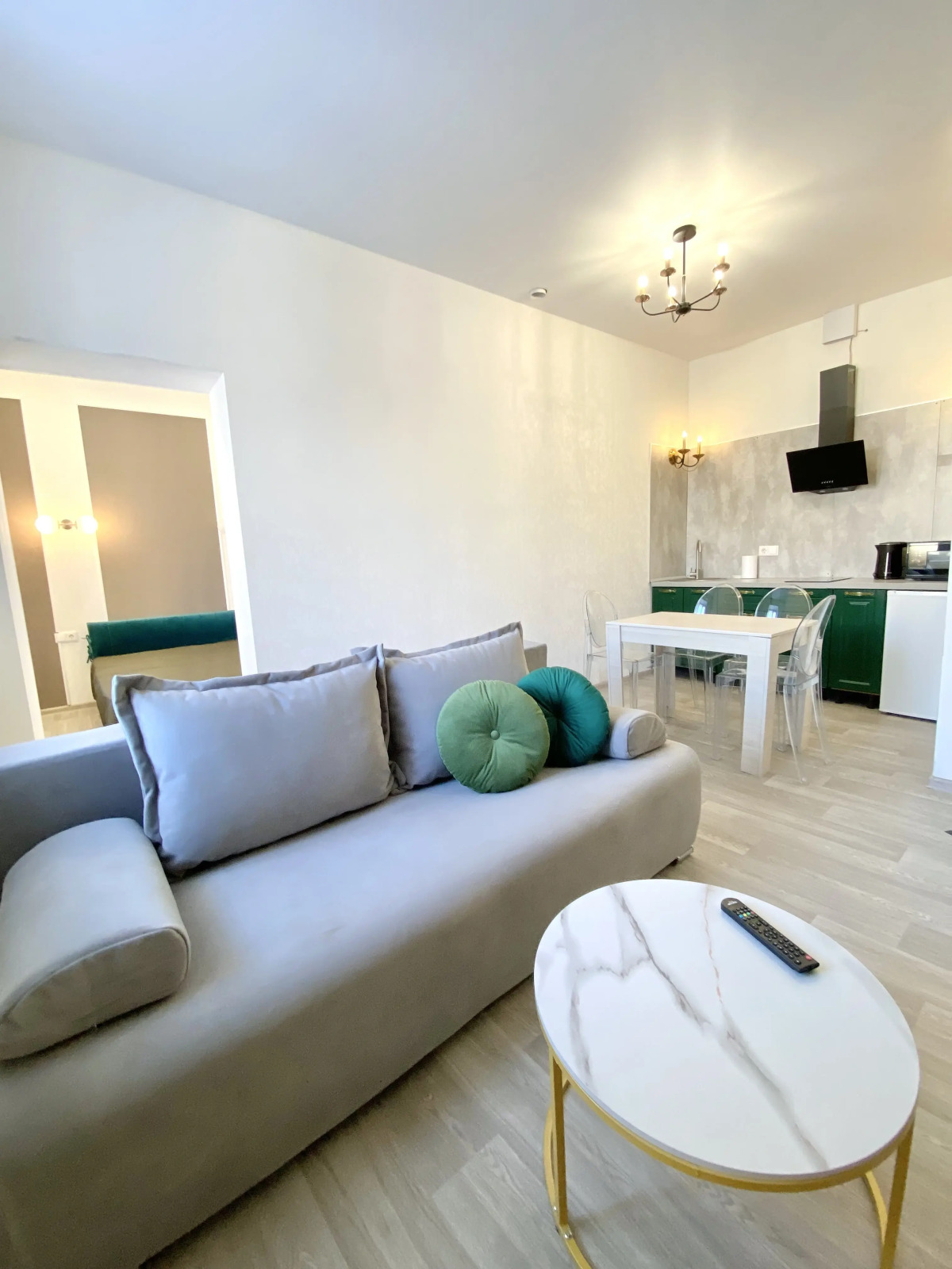 Апартаменты Центр, Апартаменты с камином и огромной ванной