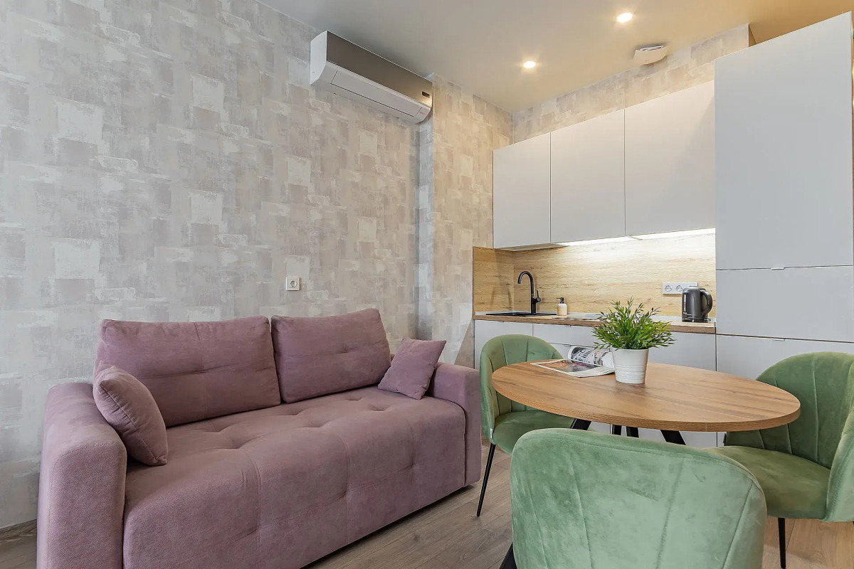 Апартаменты Просторная студия в центре на ул. Горького 23а Сова-Дом