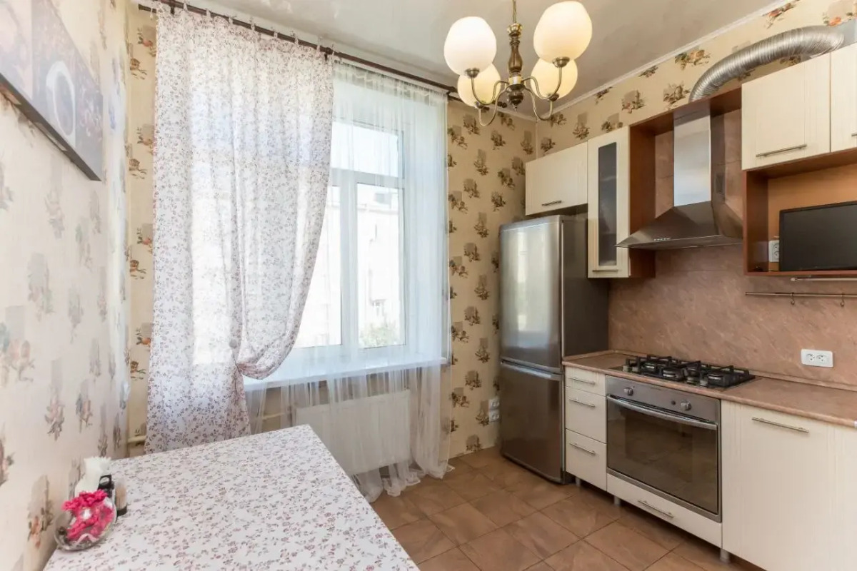 Квартира Типанова 16