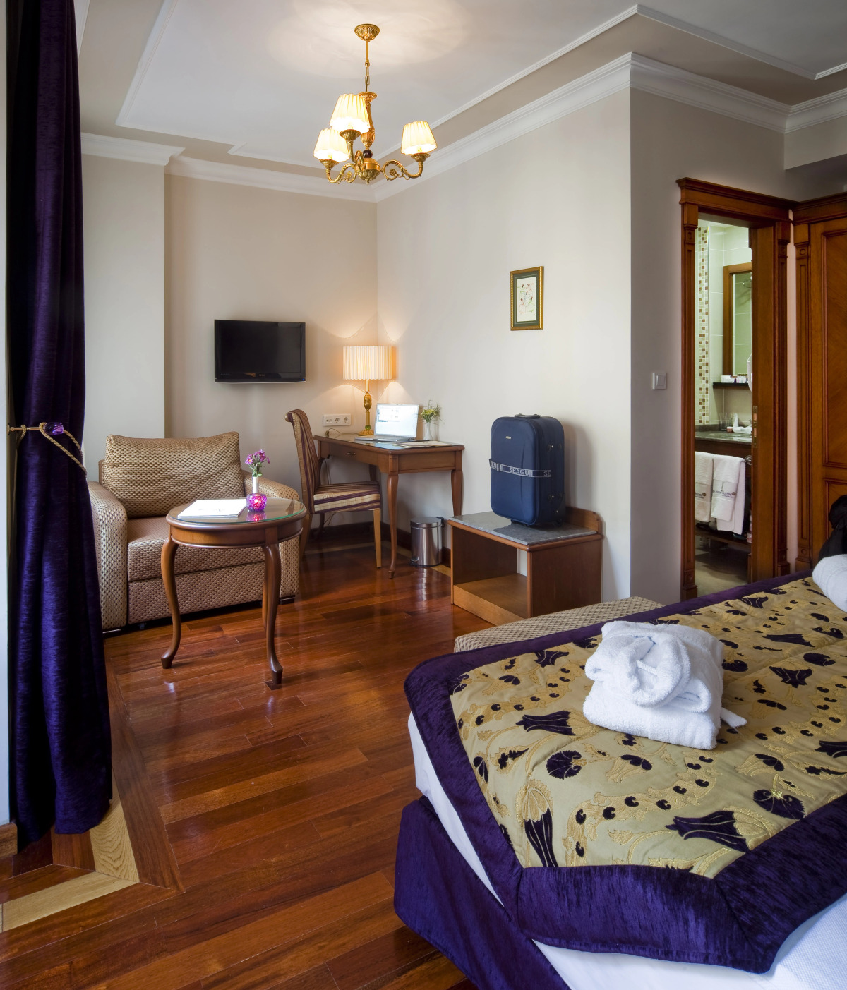 Отель GLK Premier The Home Suites & Spa