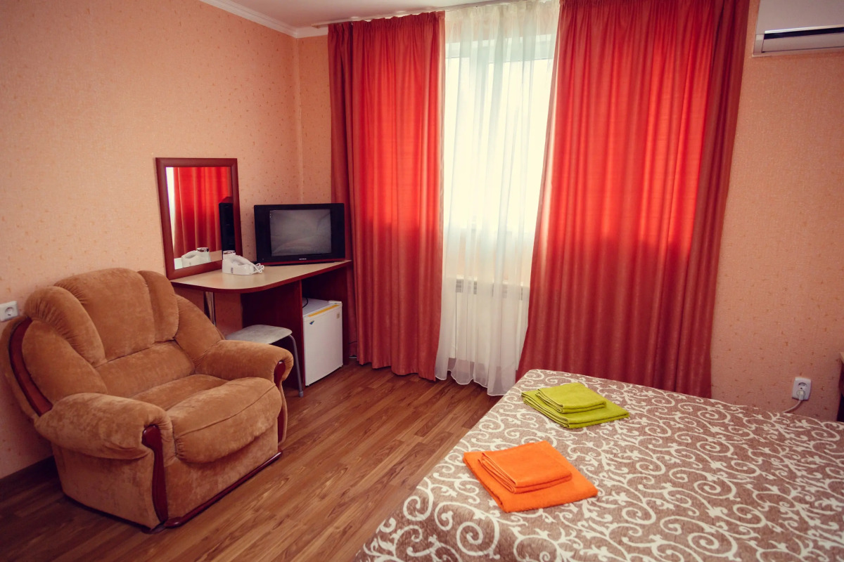 Отель София