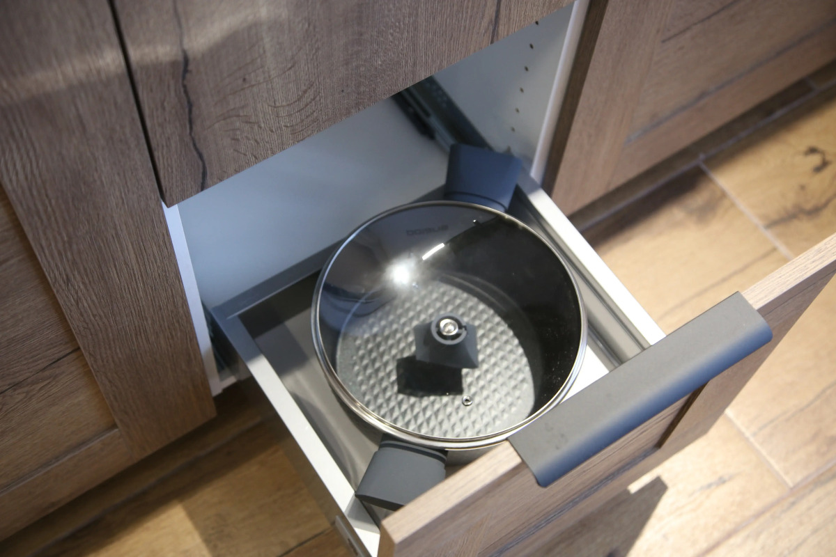 Апартаменты Уорхол - апельсин и капучино в интерьере с собственным двориком для BBQ в 10 минутах от центра