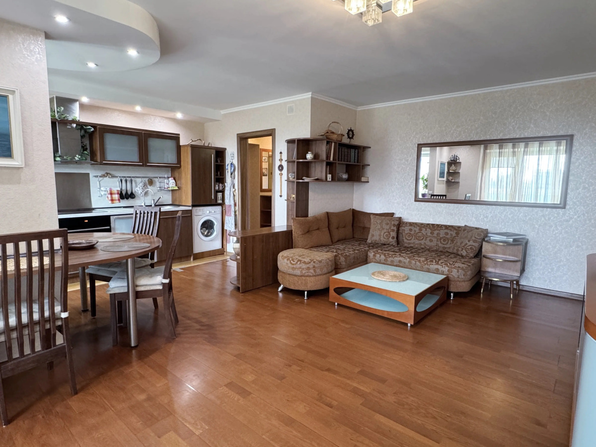 Квартира Трехкомнатная на 9 Апреля