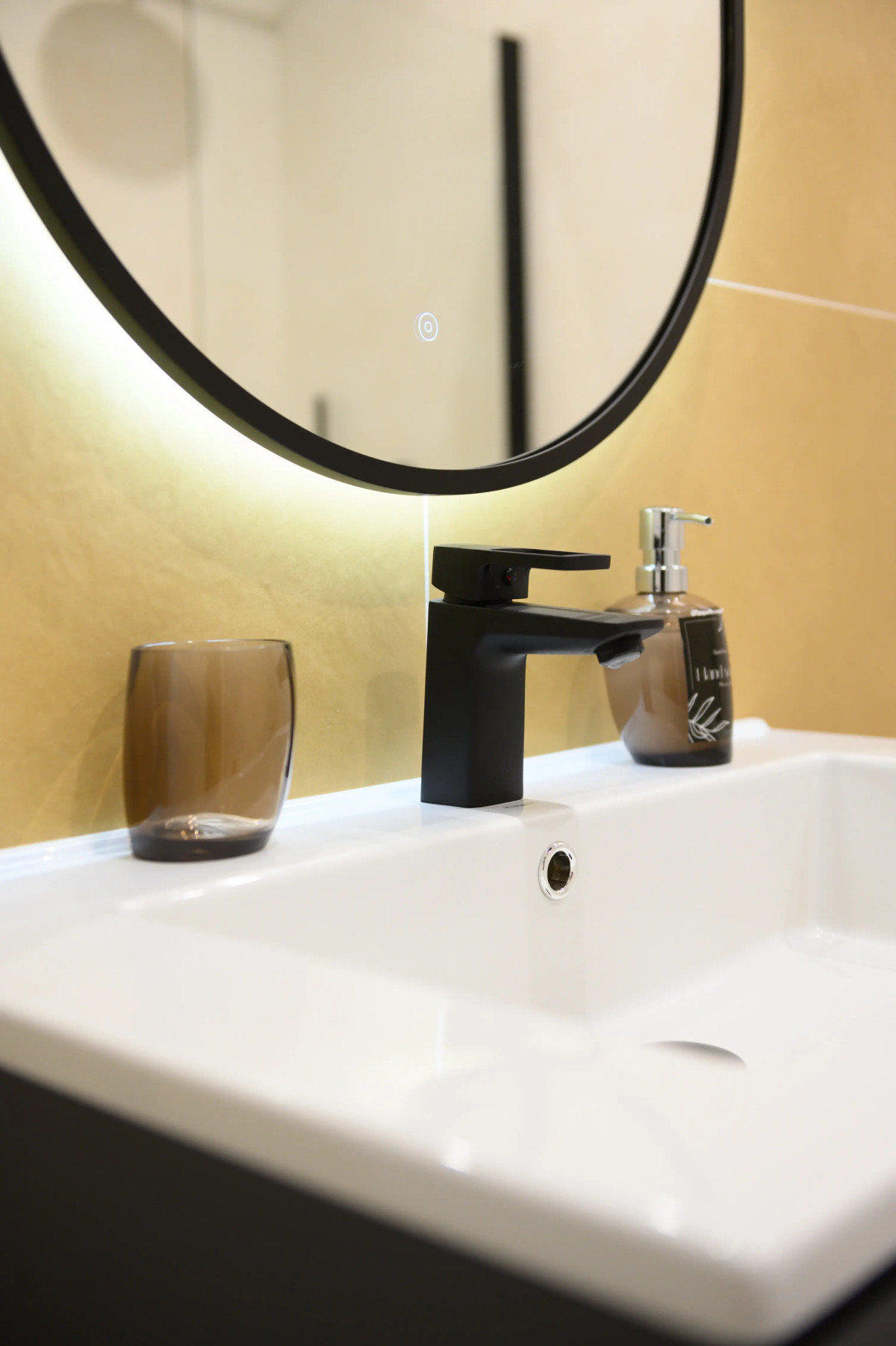 Апартаменты Современные у метро Покрышкина