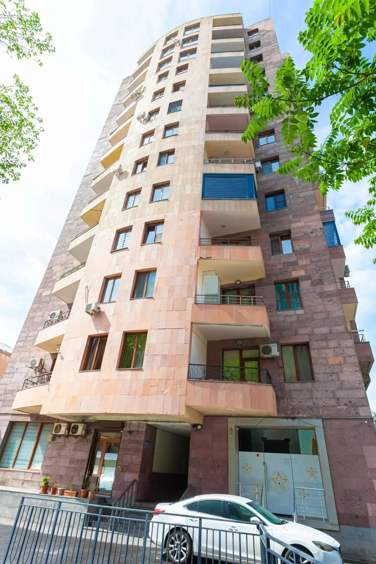 Апартаменты on Mashtots avenue 33/1-51