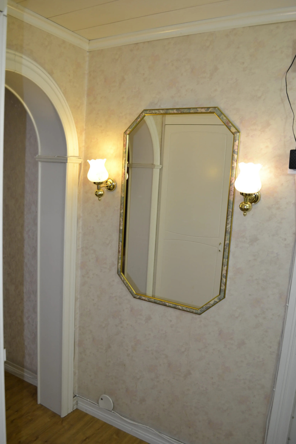 Квартира двухкомнатная с сауной лифтом и балконом