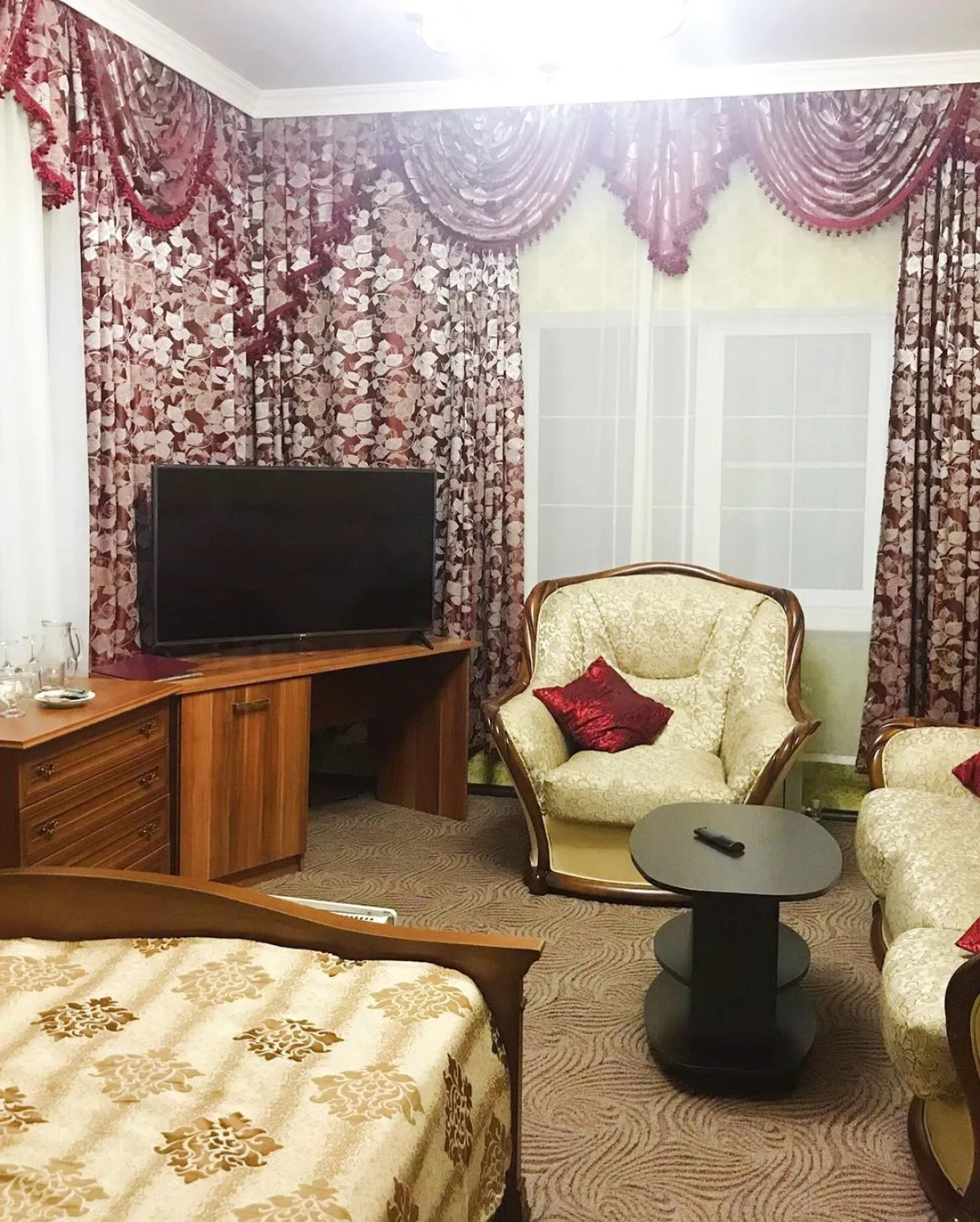 Отель Корона