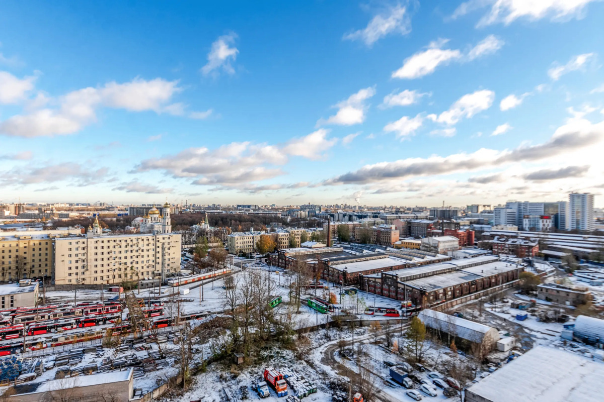 Апартаменты с балконом и красивым видом у метро