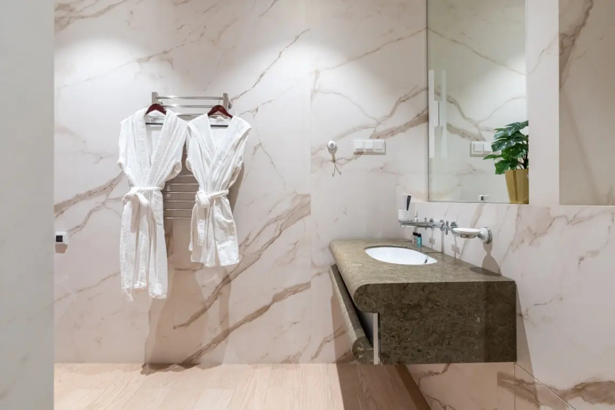 Студия для двоих на 74-м этаже