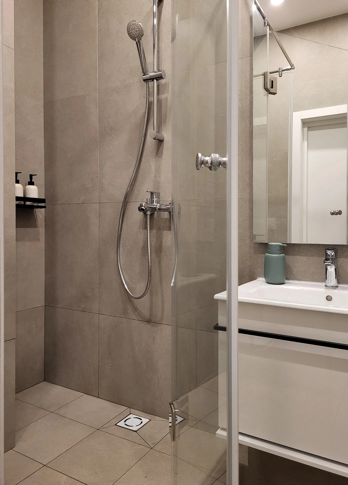 Апартаменты в Небоскрёбе Afi Tower