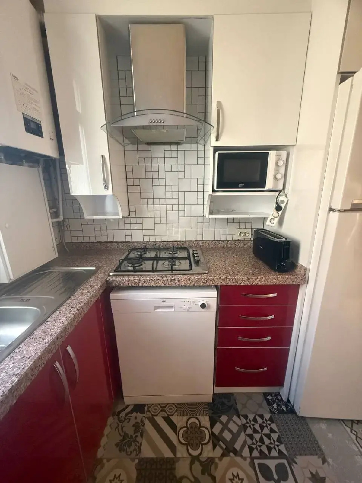 Апартаменты 3BR Flat Old Style 4AC Terrace, Metro