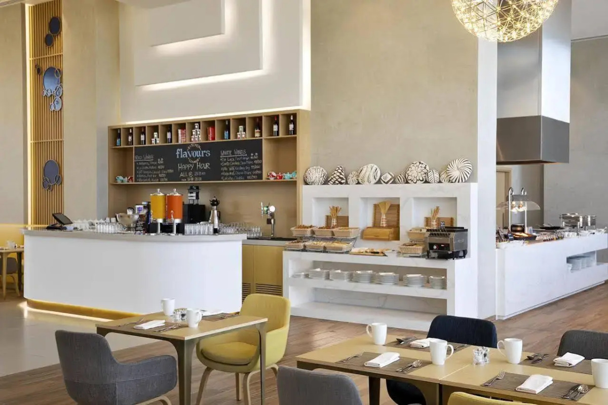 Отель Dubai Avani Ibn Battuta Hotel